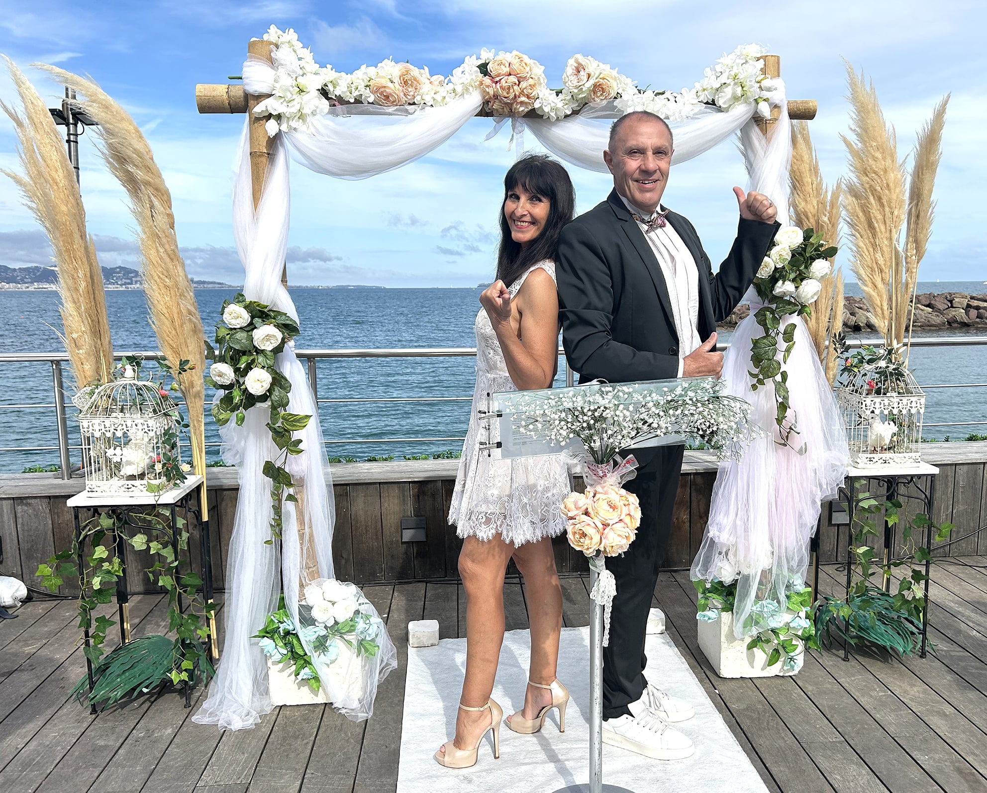 Kris et Nath, officiant et coordinatrice de cérémonie laïque