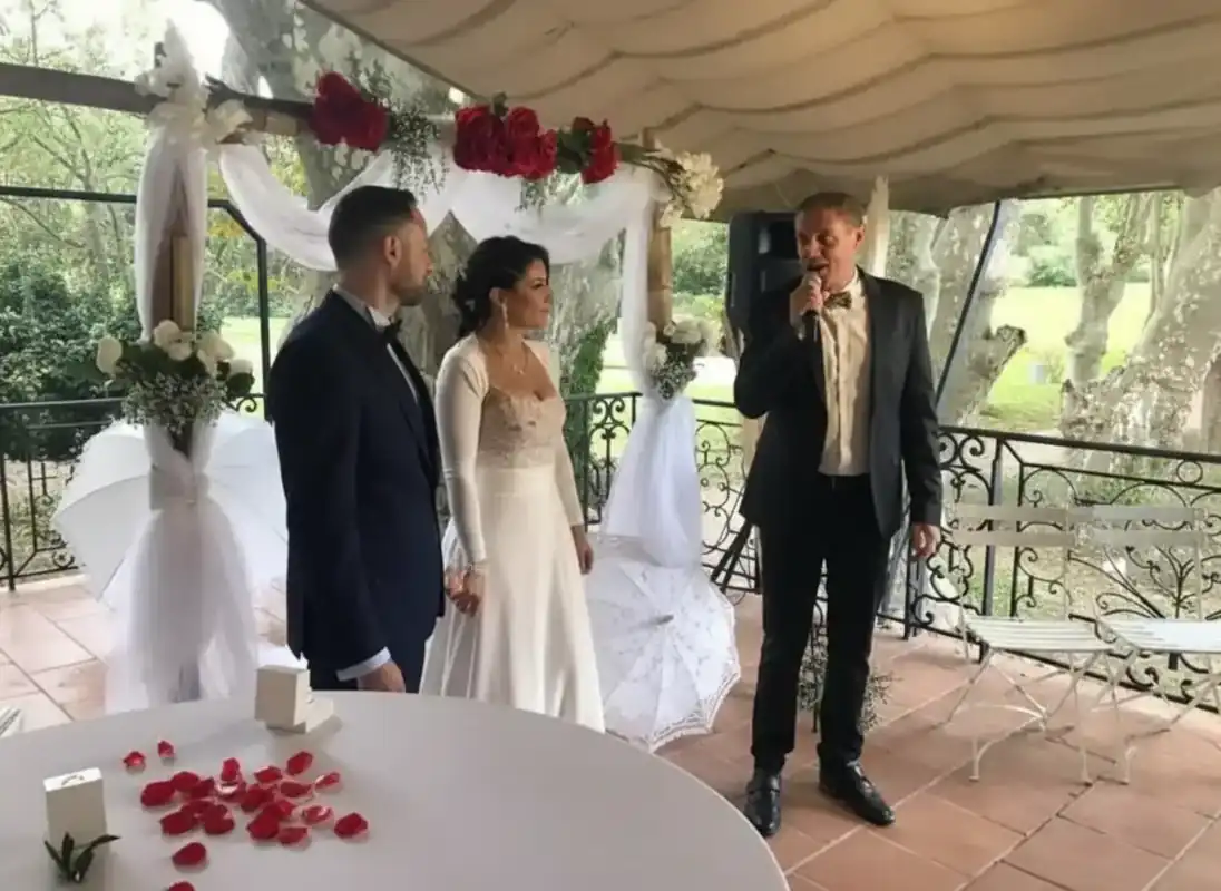 Kris Officiant de cérémonie